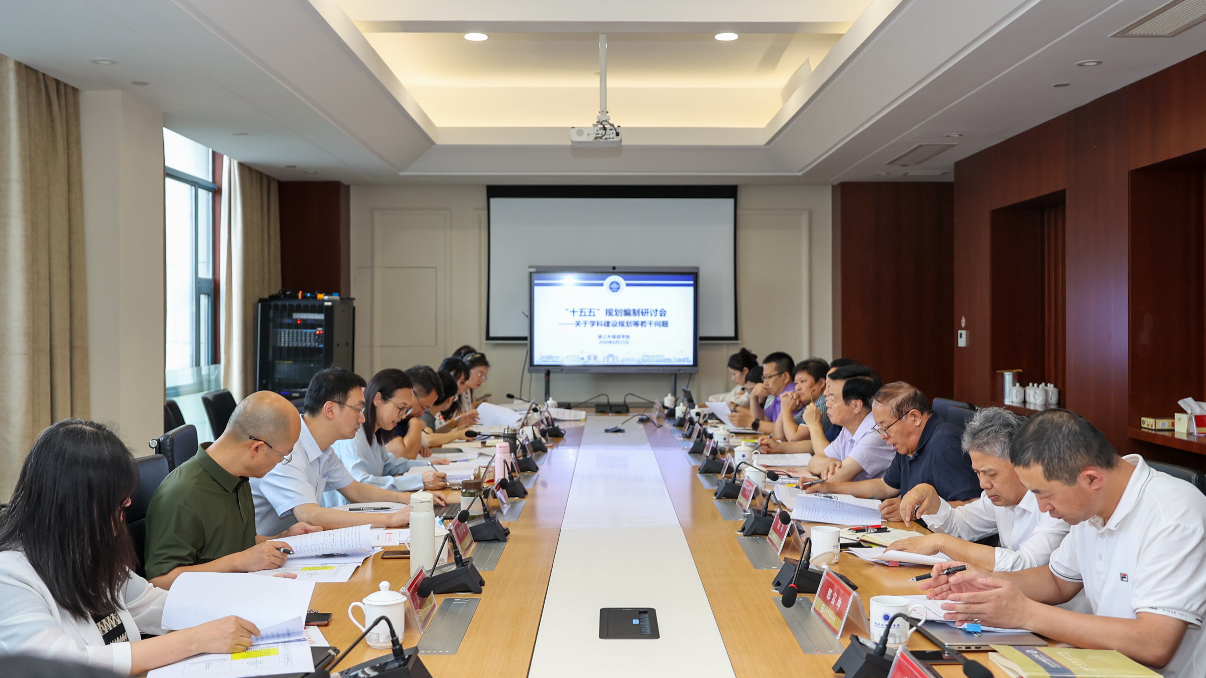浙外召开学科建设规划若干问题研讨会-浙江外国语学院